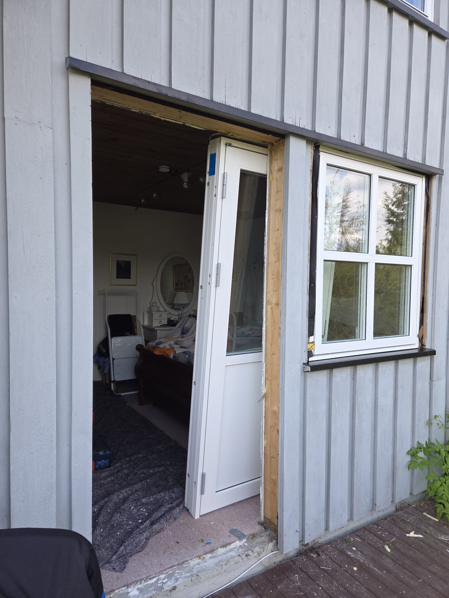 Dør og vindu som måtte bygges om